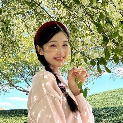 衣衫褴褛的罗尼